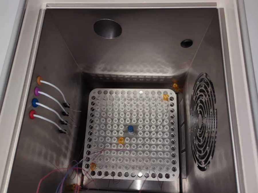 Thermocouples in a controlled-rate freezer