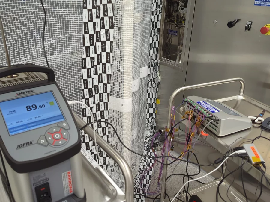 Dry-block calibrator on site