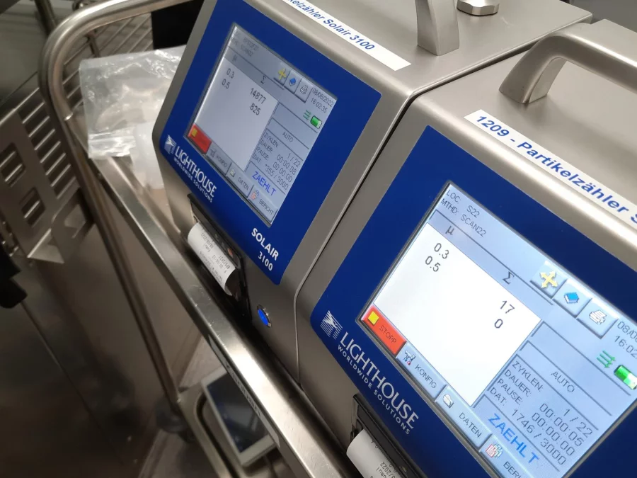 Particle counters during a clean room test
