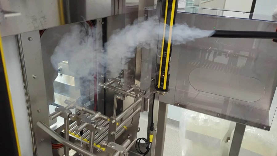 Smoke study in a filling isolator